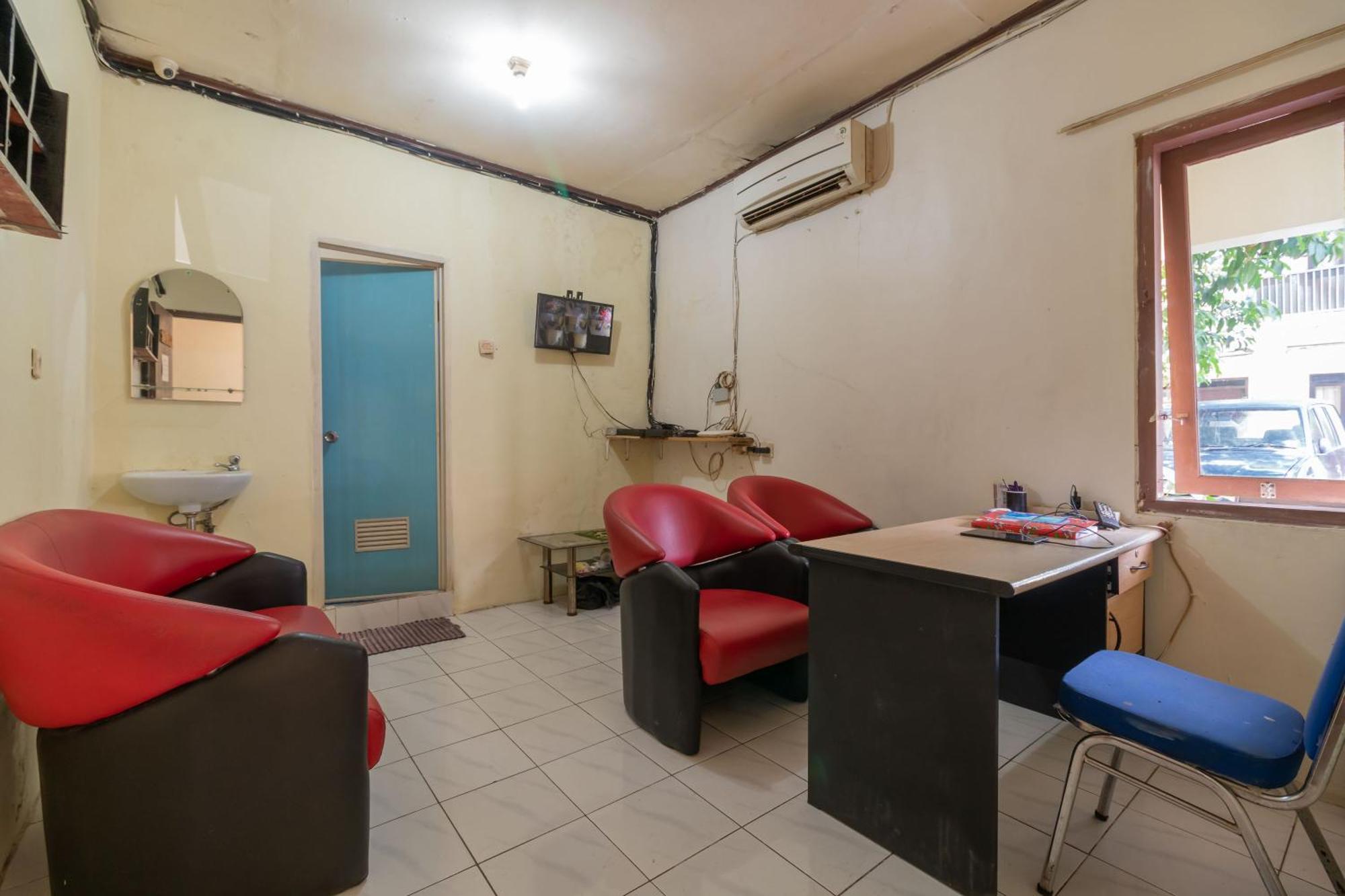Reddoorz Near Pondok Indah Water Park Jakarta Eksteriør billede