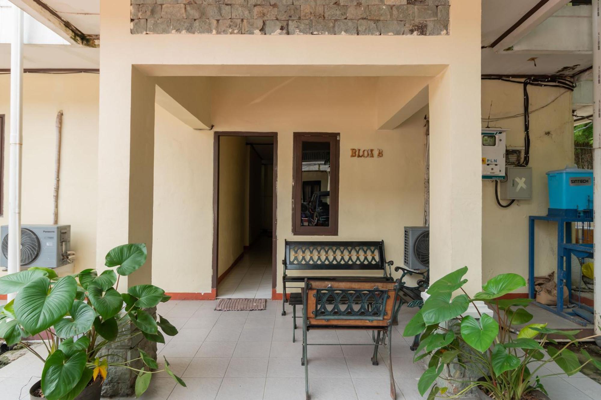 Reddoorz Near Pondok Indah Water Park Jakarta Eksteriør billede
