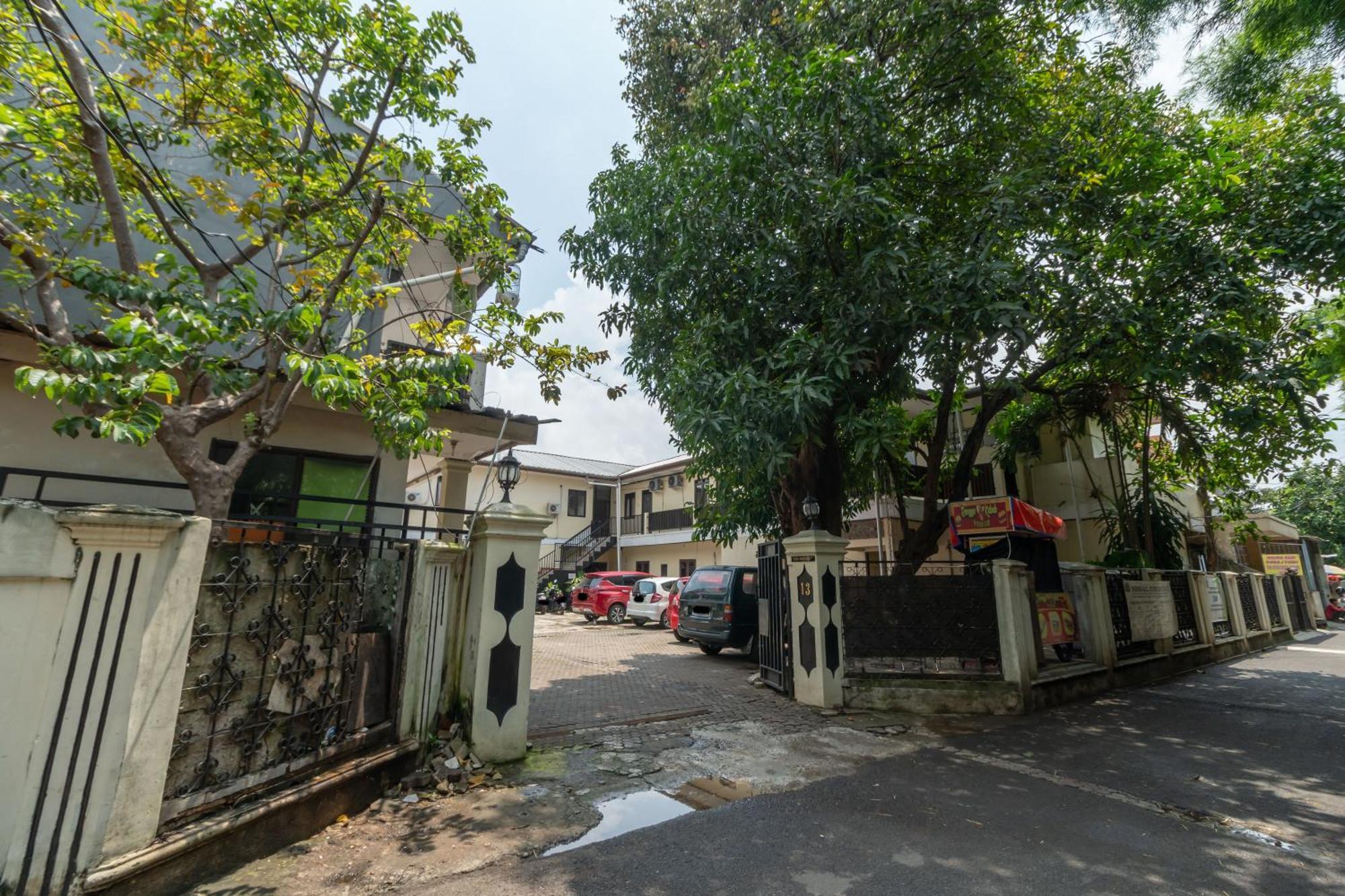 Reddoorz Near Pondok Indah Water Park Jakarta Eksteriør billede