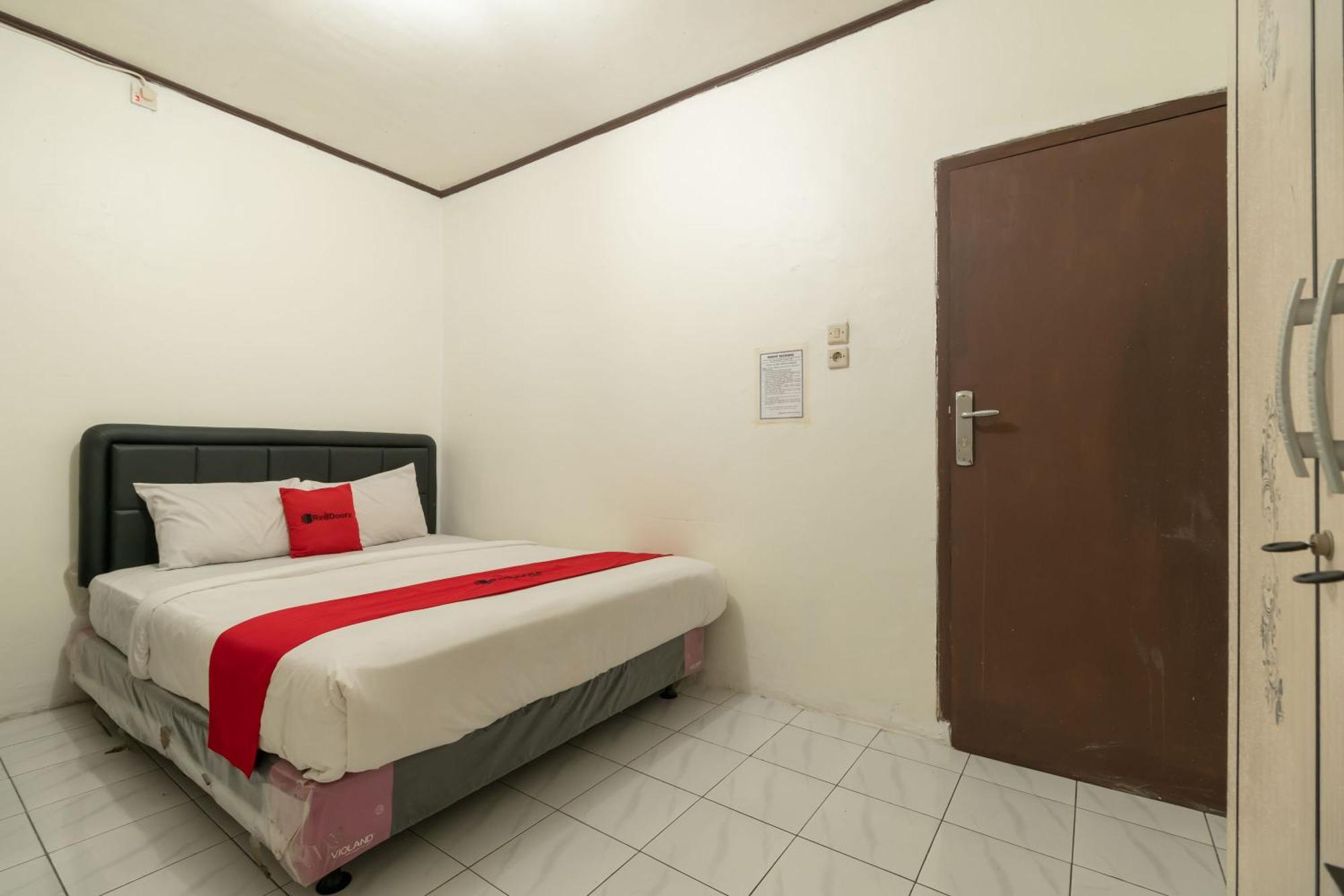 Reddoorz Near Pondok Indah Water Park Jakarta Eksteriør billede
